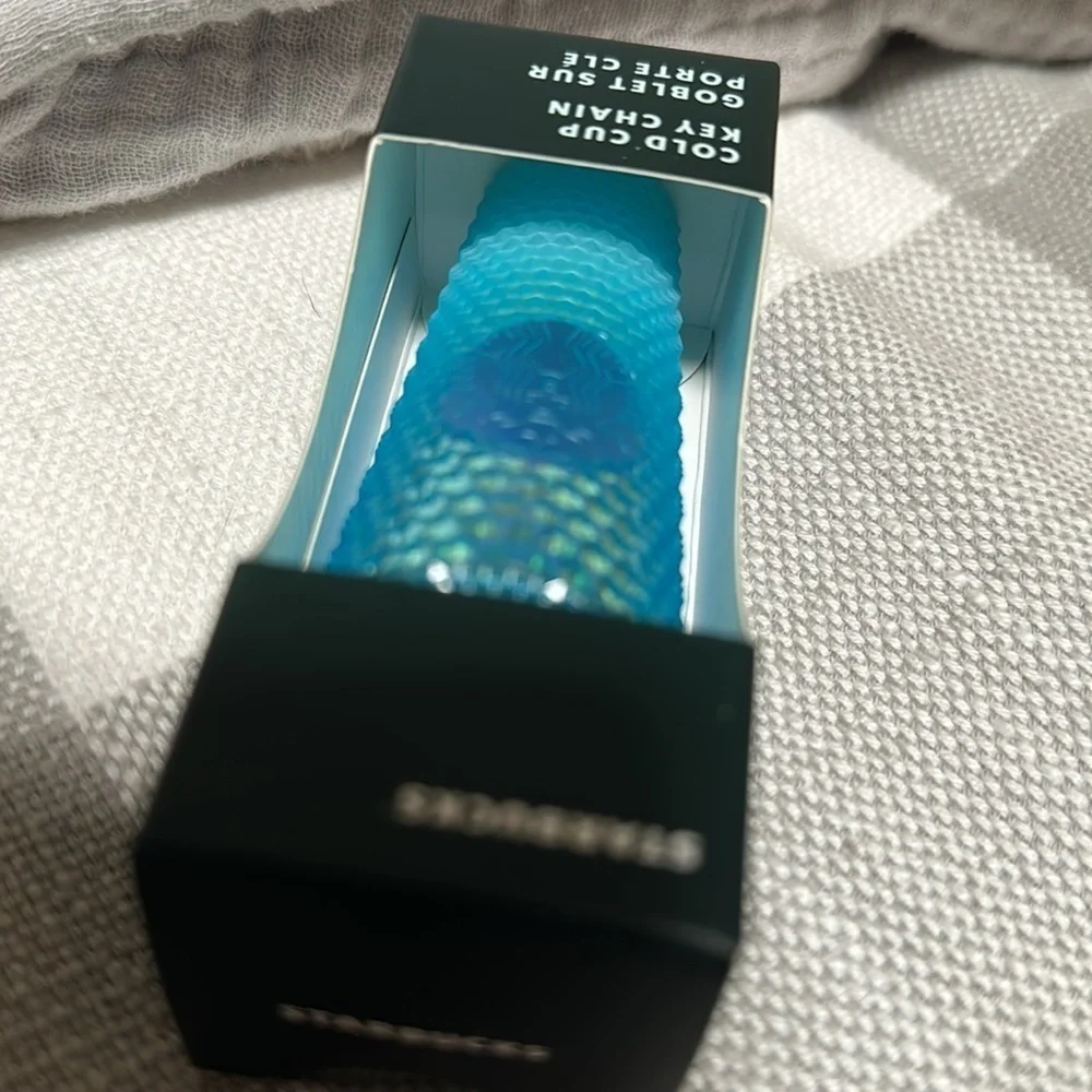 New Starbucks 2023 Gradient Blue Studded Bling Ombre Cold Cup Key chain
